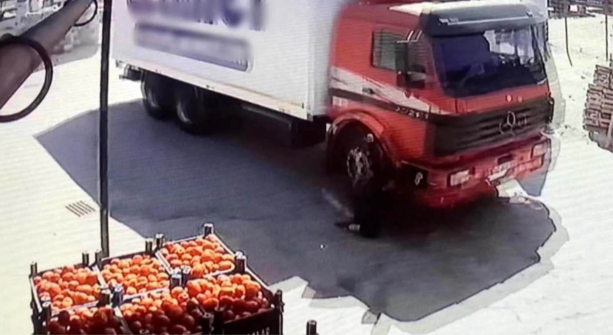 Kamyonun altında kalan işçi hayatını kaybetti