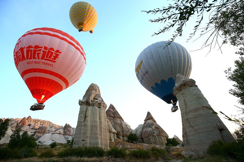 Kapadokya'da sıcak hava balonlarının görsel şöleni