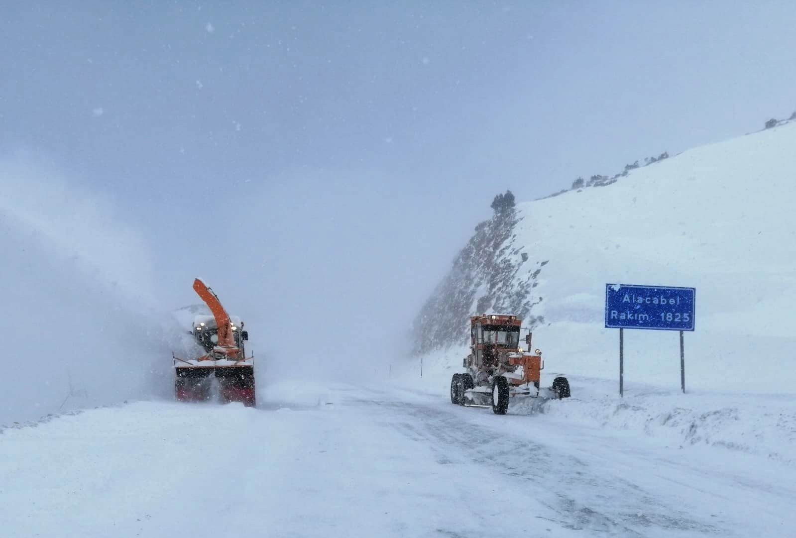 Kar nedeniyle kapanan Antalya-Konya kara yolu ulaşıma açıldı