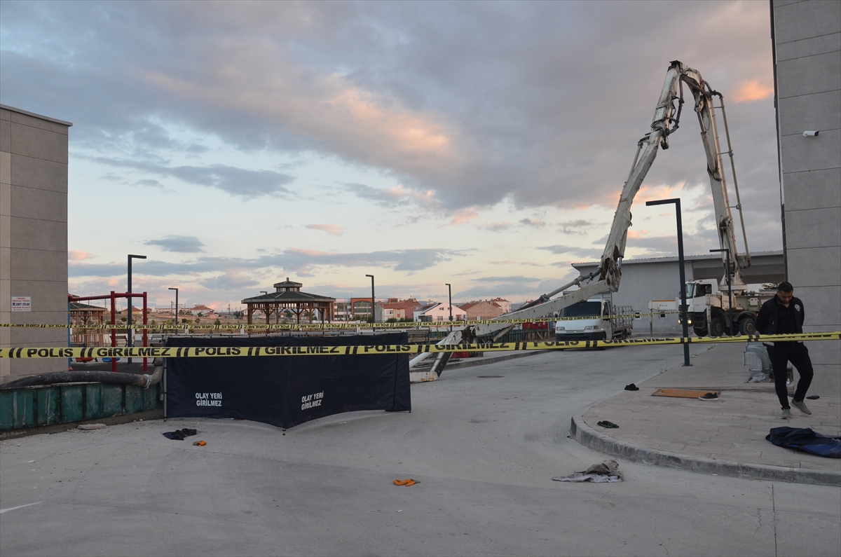 Karaman'da beton pompasının kırılan kolunun altında kalan 1 kişi öldü, 2 kişi yaralandı