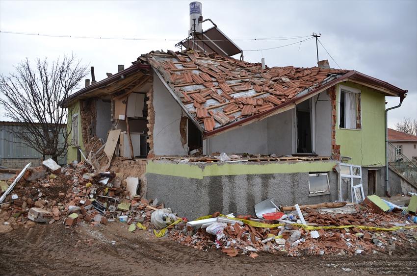 Karaman'da bir evde tüp patlaması sonucu karı koca yaralandı