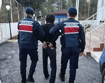 Karaman'da çaldığı otomobille kaçtıktan sonra Antalya'da yakalanan zanlı serbest bırakıldı