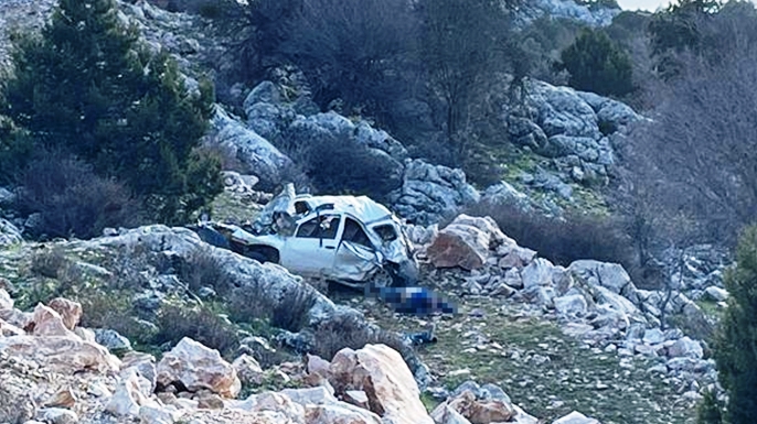 Karaman'da dağ yolunda takla atan cipteki 5 kişi öldü