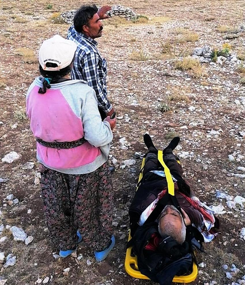 Karaman'da kayalıklardan düşen çoban helikopterle kurtarıldı