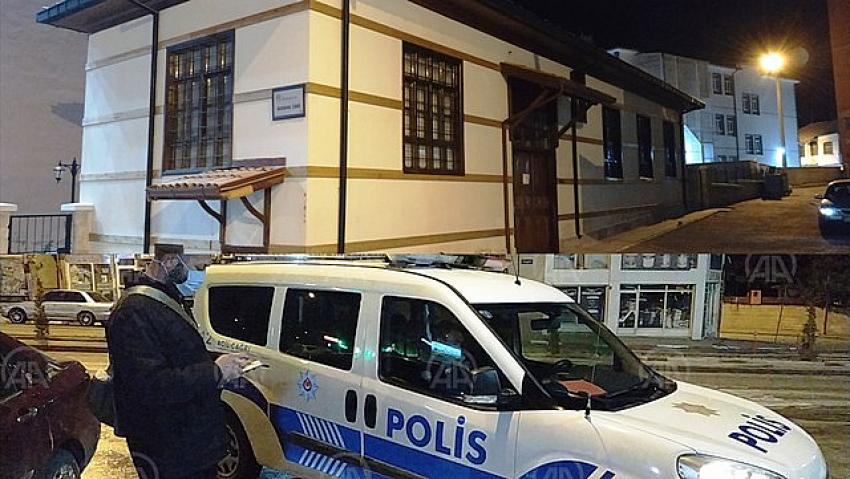 Karaman'da namaz sonrası camide Kilitli kalan kişiyi polis ekipleri kurtardı