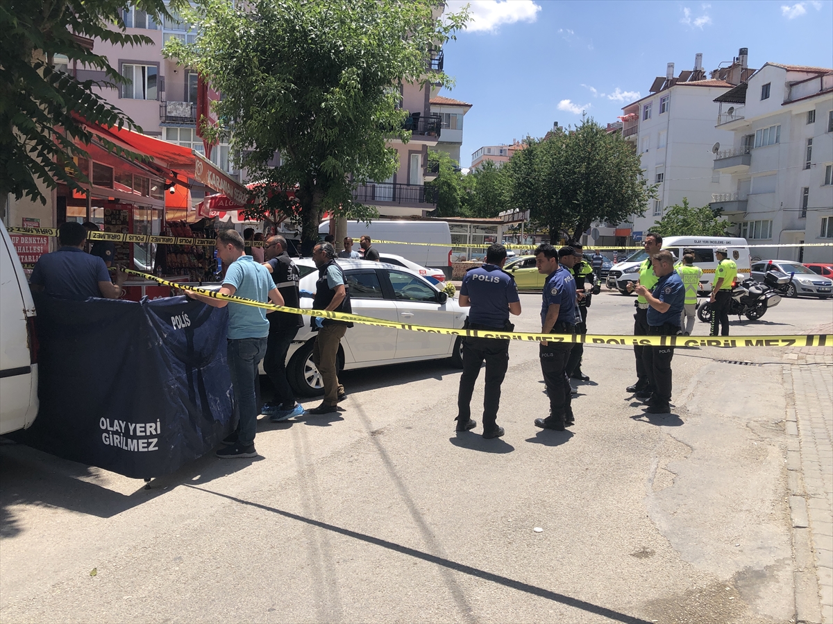 Karaman'da otomobil ile panelvan arasında sıkışan kadın öldü