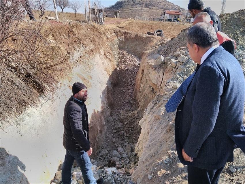 Karaman'da sulama amaçlı çukur kazdığı sırada toprak altında kalan çiftçi hayatını kaybetti