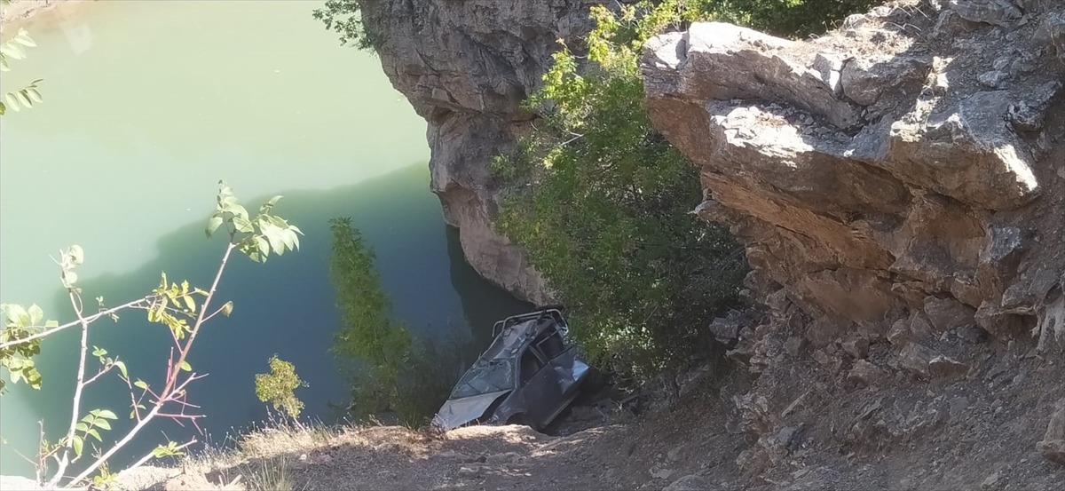 Karaman'da uçuruma yuvarlanan araçtaki kişi akarsuda boğuldu