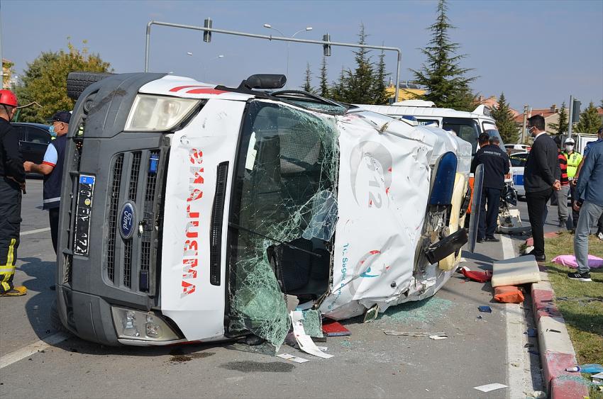 Karaman'daki ambulans kazasında yaralanan 10 kişiden biri hayatını kaybetti
