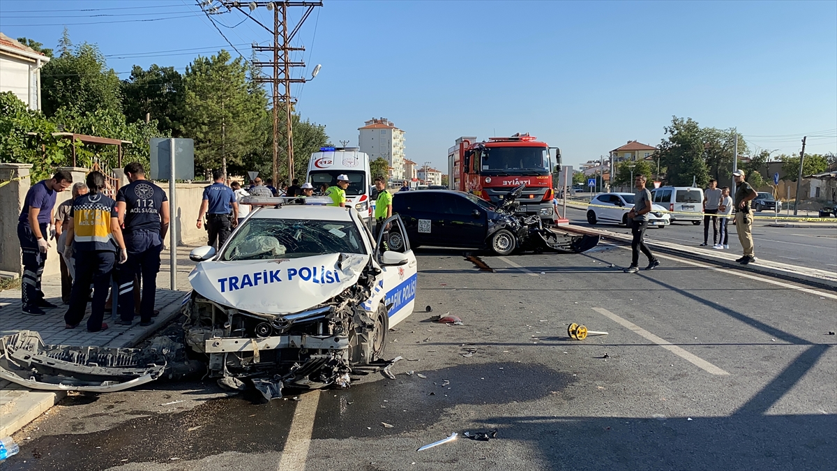 Karaman'daki trafik kazasında 2'si polis 3 kişi yaralandı