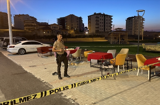 KARAMAN - Kafeye düzenlenen silahlı saldırıda 6 kişi yaralandı