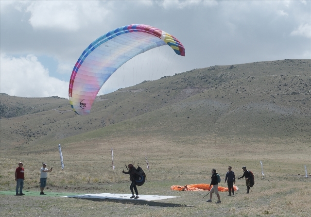 Karapınar'daki İç Anadolu Bölgesi Yamaç Paraşütü Hedef Şampiyonası sona erdi