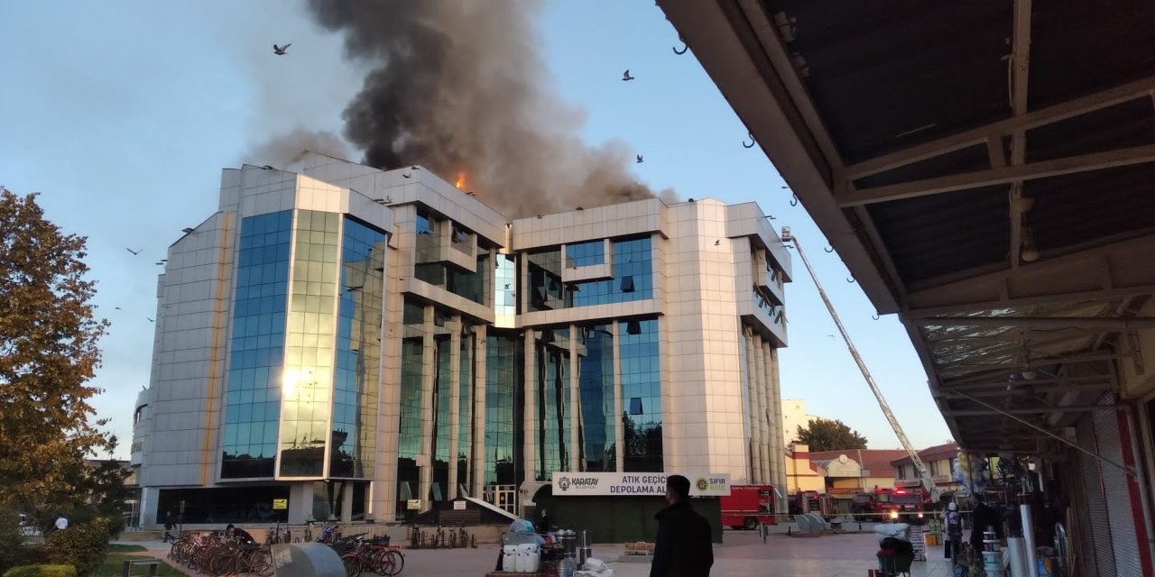 Karatay Belediye Binasında yangın