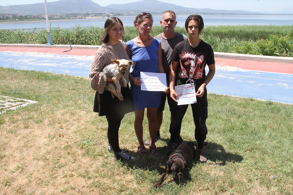 Karavanla dünya turundaki Fransız aile, Beyşehir'de kaybolan kedileri için gözyaşı döküyor