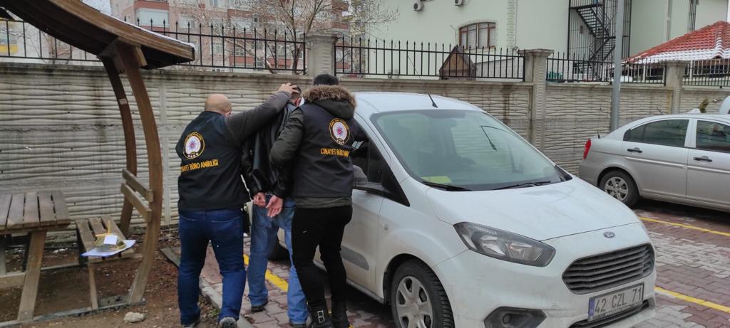 KARISINI VE KAYINVALİDESİNİ SOKAK ORTASINDA BIÇAKLAYAN KİŞİ SUÇ MAKİNESİ ÇIKTI