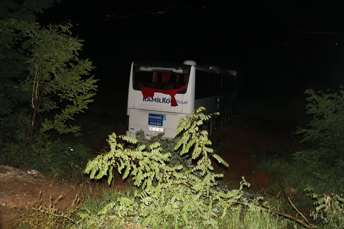 KASTAMONU - Yolcu otobüsü devrildi, 1 kişi öldü, 19 kişi yaralandı