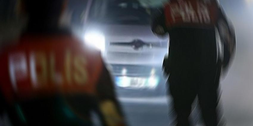 Kavgaya müdahale eden iki polis tüfekle ateş açılması sonucu yaralandı