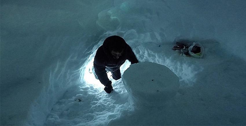 Kaybolan çocuk kar mağarası yaparak hayatta kaldı 