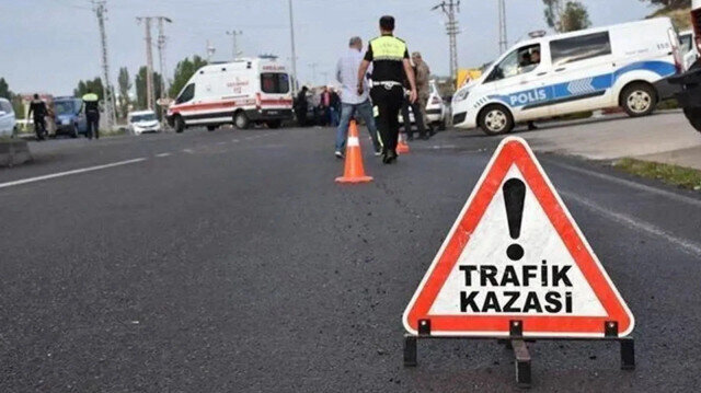 Kayseri'de cenaze nakil aracının devrilmesi sonucu 2 kişi öldü, 3 kişi yaralandı