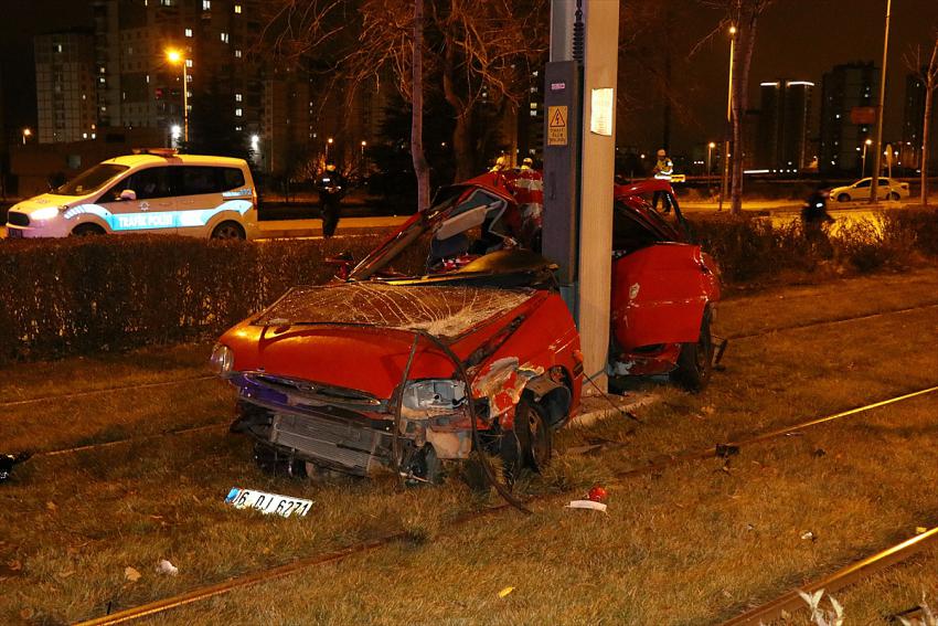 Kayseri'de trafik kazası: 2 ölü, 1 yaralı