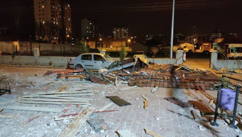KAYSERİ - Fırtınada uçan binanın çatısı üzerine düşen adam öldü