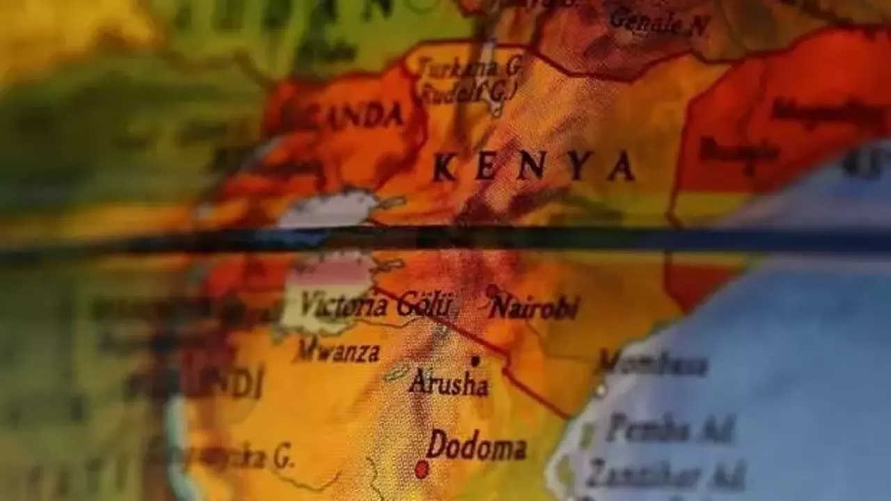 Kenya'da 95 kız öğrenci aynı anda felç geçirdi