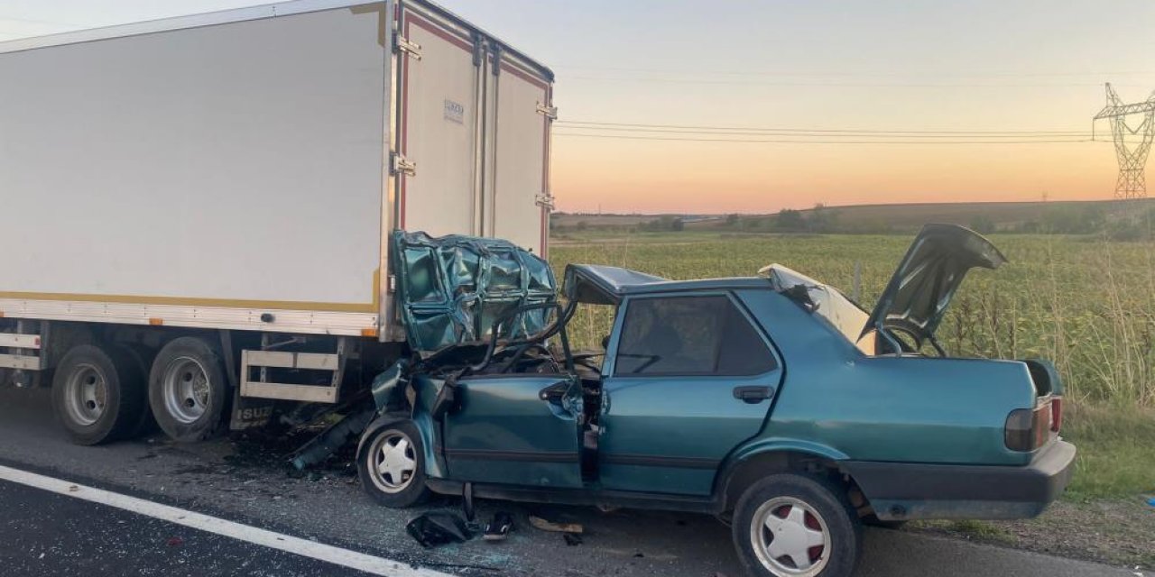 Kırıkkale'de TIR'a arkadan çarpan otomobilin 19 yaşındaki sürücüsü öldü