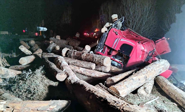 Kırıkkale'de tırla pikabın çarpıştığı kazada 1 kişi öldü, 5 kişi yaralandı