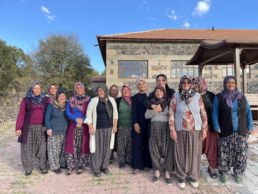  Kırsal mahallenin kadın muhtarı girişimci ev hanımlarıyla kalkınmanın öncüsü oluyor