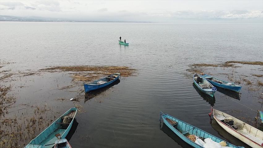 Kısıtlamadan muaf olan balıkçılar Konya'da av mesaisinde