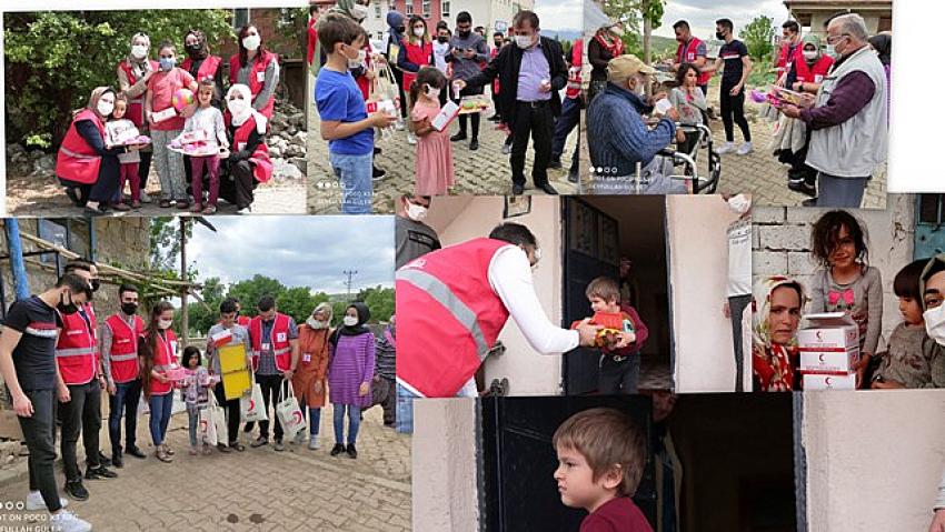  KIZILAY AHIRLIDA ÇOCUKLARIN YÜZÜNÜ  GÜLDÜRDÜ