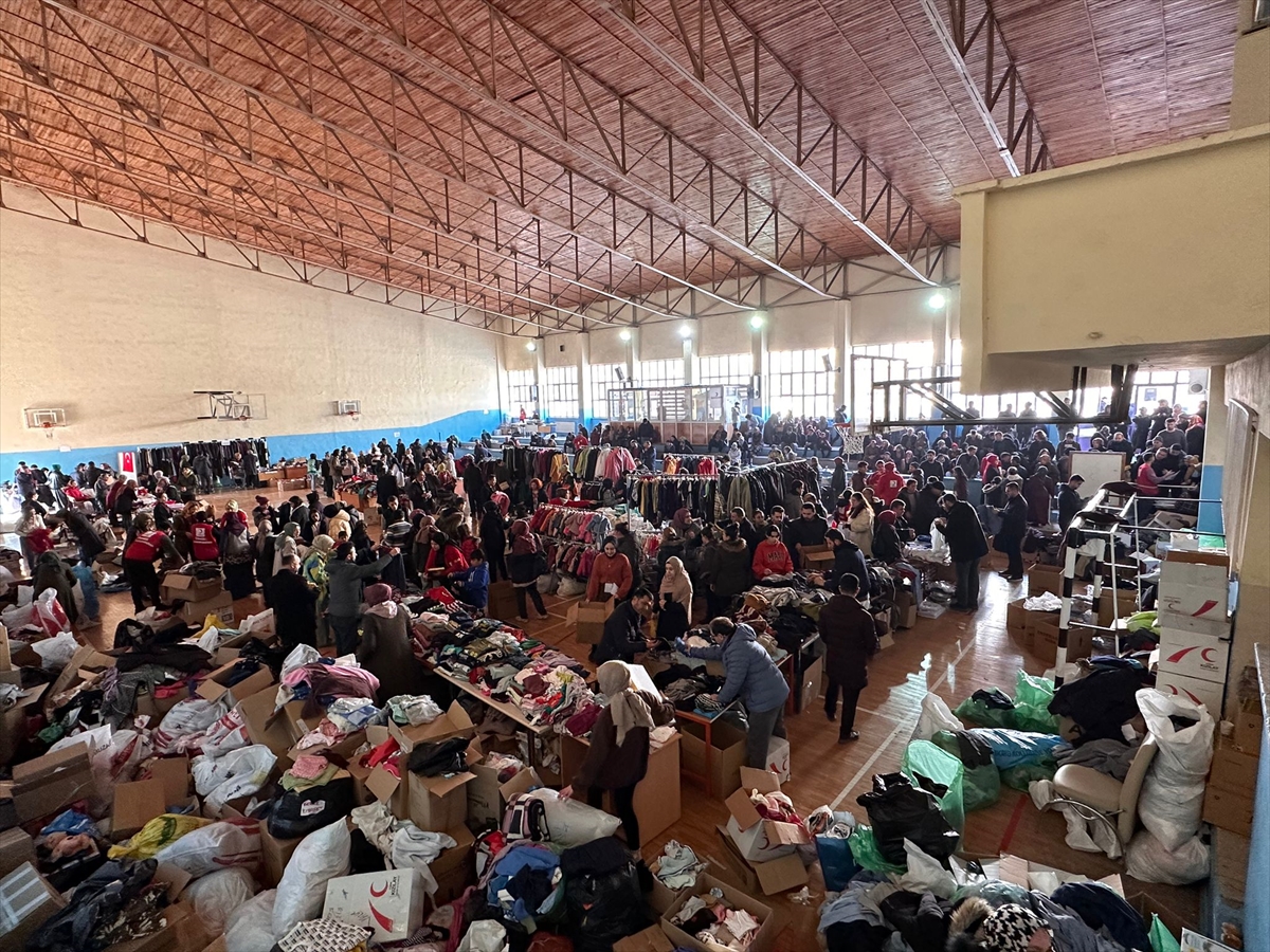 Kızılay Konya Şubesi depremzedelere yardımlarını sürdürüyor