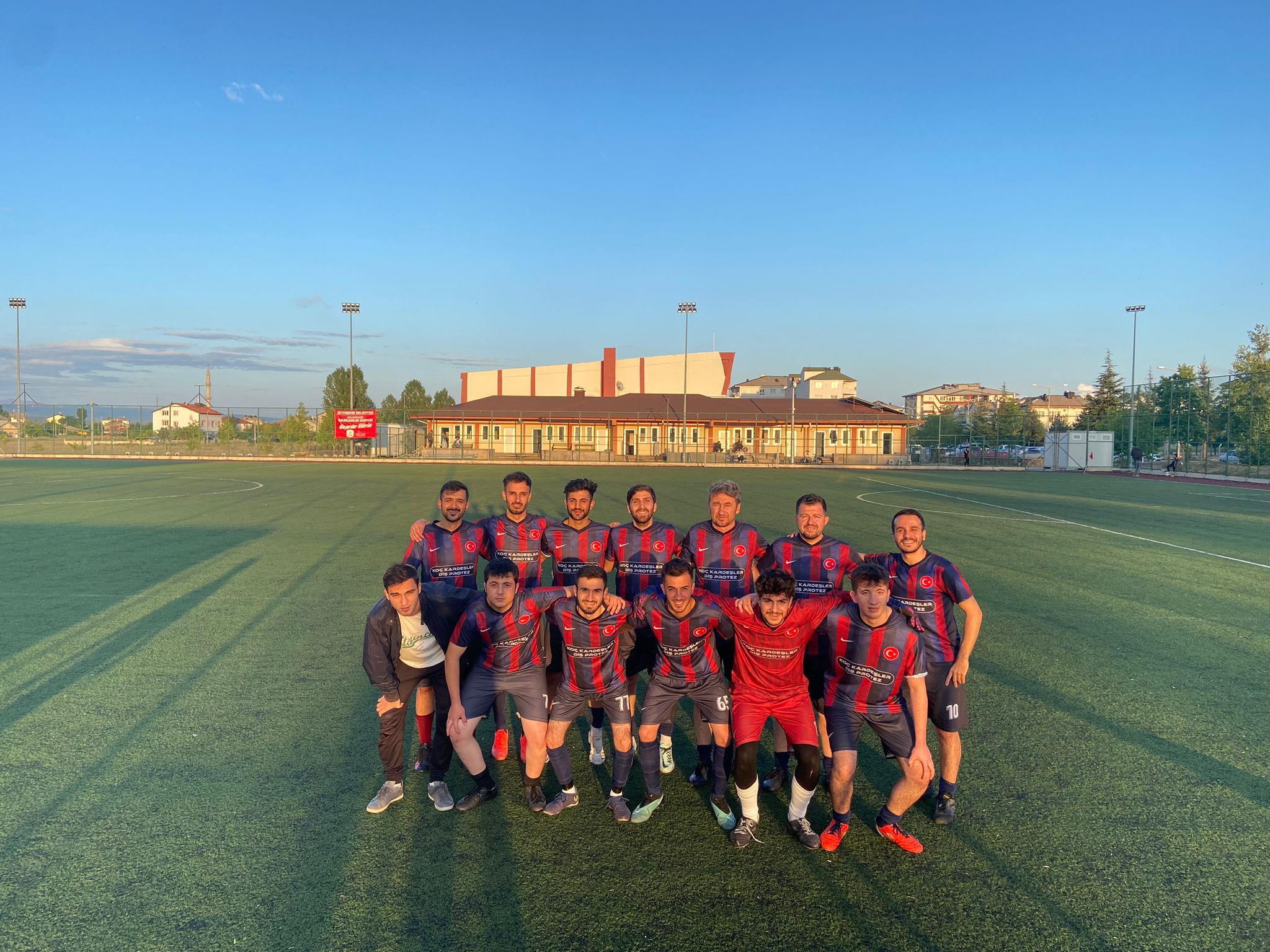 KOÇ KARDEŞLER DİŞ VE PROTEZ FC YARI FİNALDE