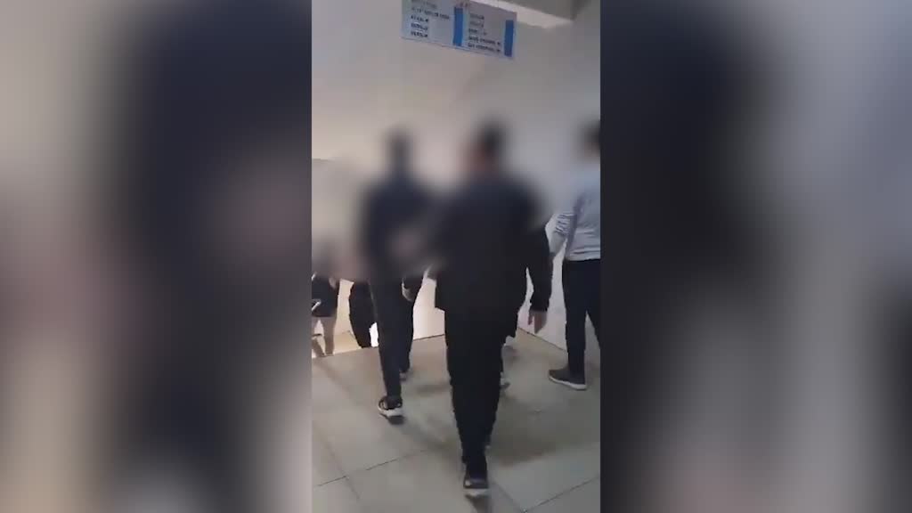 KOCAELİ - Okulda öğretmene saldırdıkları iddiasıyla 3 öğrenci yakını gözaltına alındı