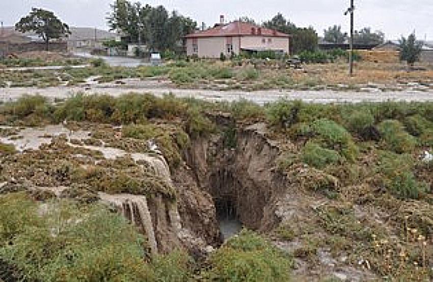 Konya AFAD'ın yüzey yarıkları raporunda, yer altı su seviyesinin azalmasına dikkat çekildi