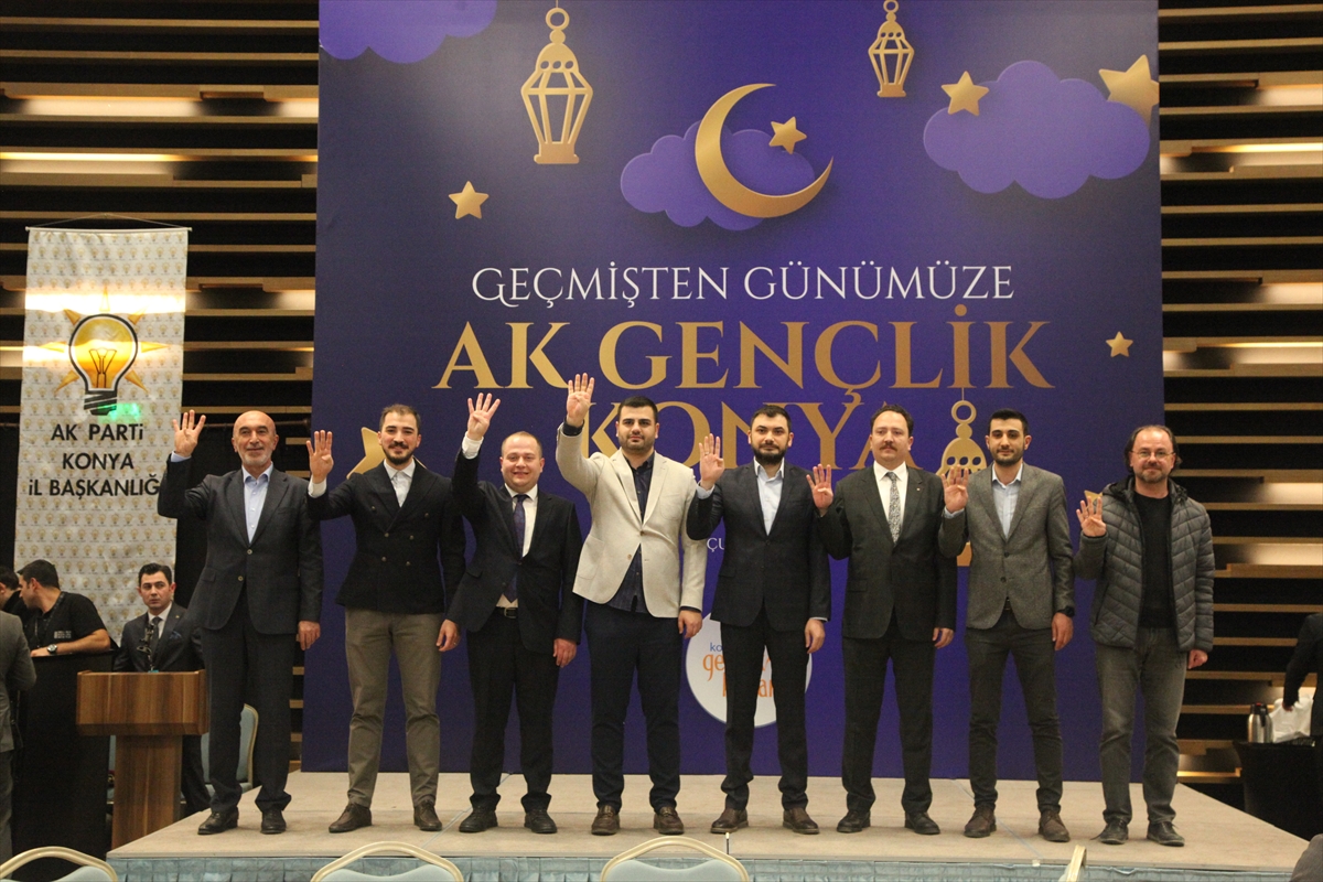 KONYA - AK Parti Gençlik Kolları Başkanı İnan, iftar programında konuştu