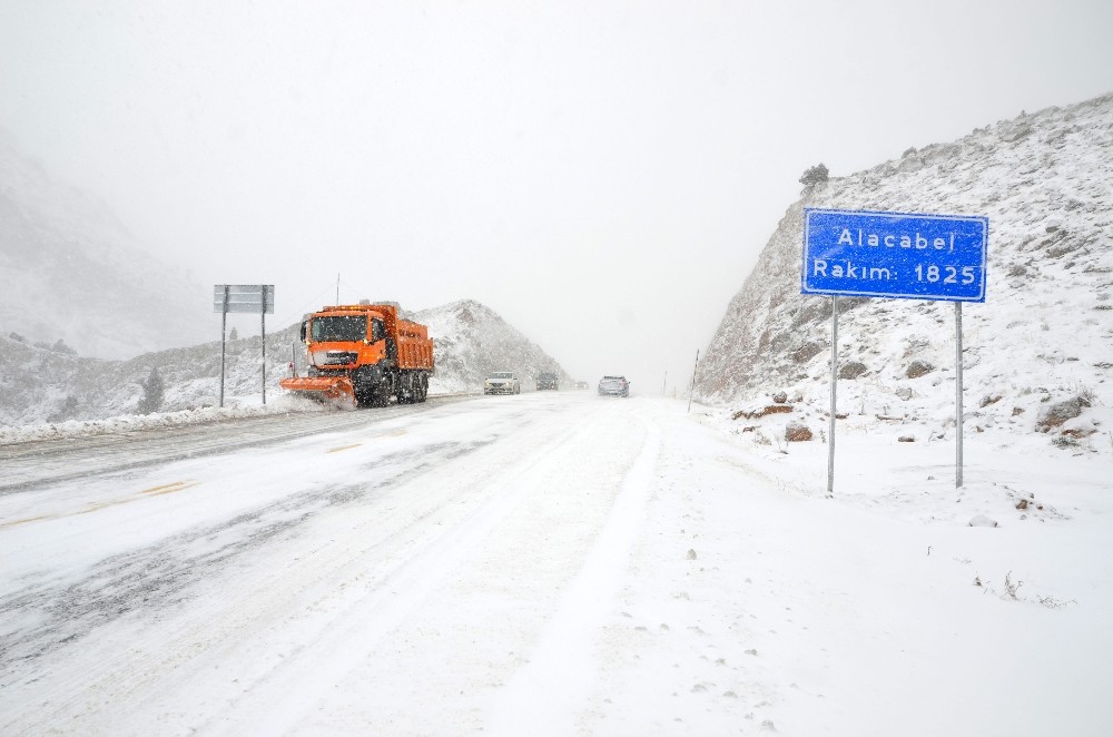 Konya Antalya karayolundaki Alacabel  mevkisi trafiğe açık