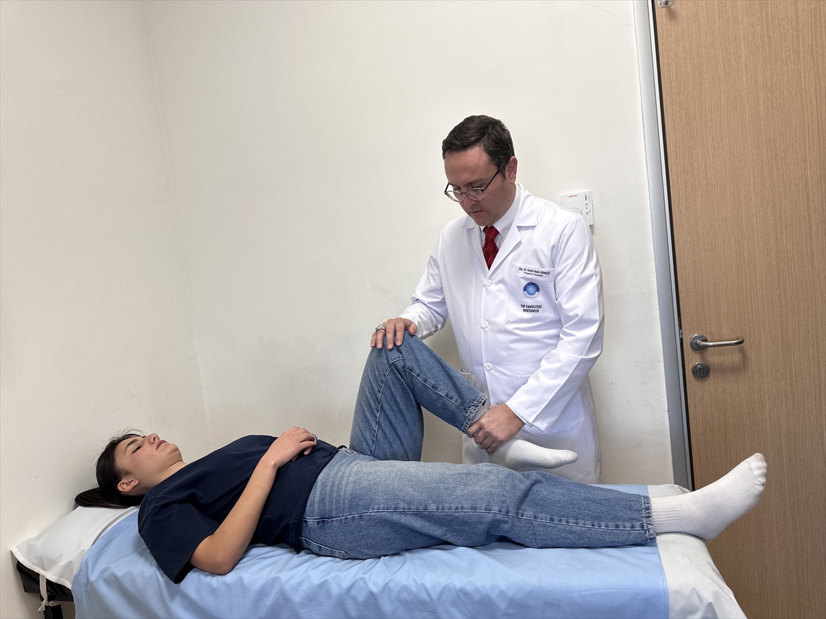 KONYA - Bacaklarındaki boy farkı ameliyatla düzeltilen futbolcu kız Milli Takım'da top koşturmak istiyor