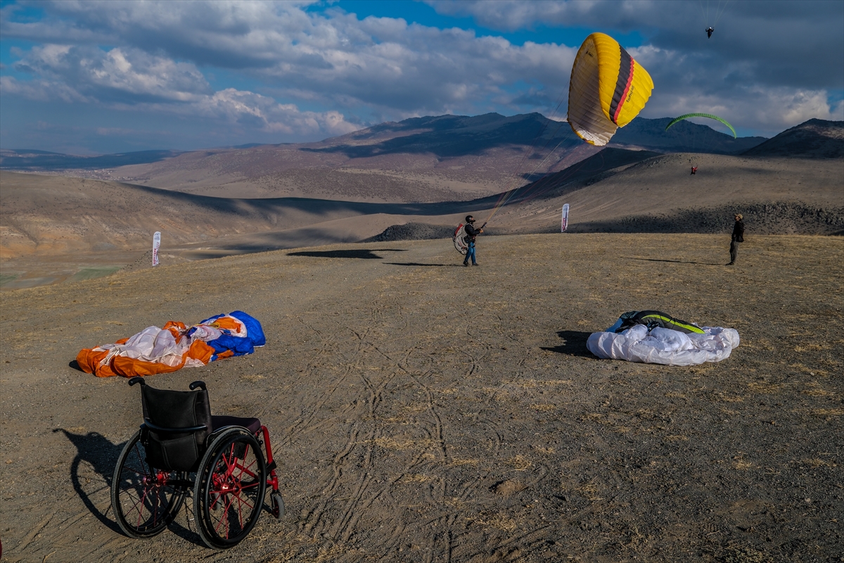 KONYA - Bedensel engelliler yamaç paraşütü heyecanı yaşadı