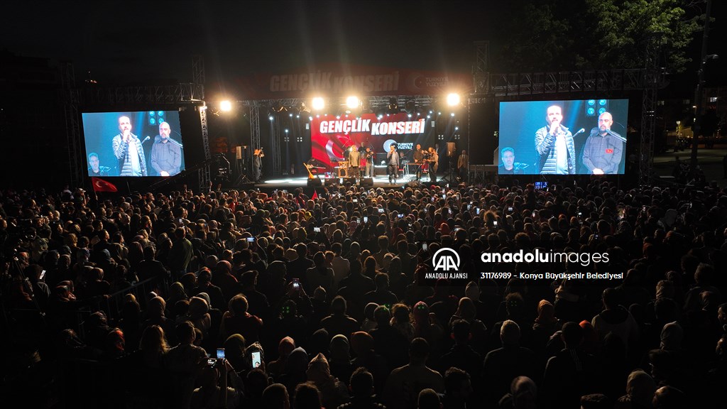 Konya Büyükşehir Belediyesi 19 Mayıs etkinlikleri kapsamında "Gençlik Konseri" düzenledi