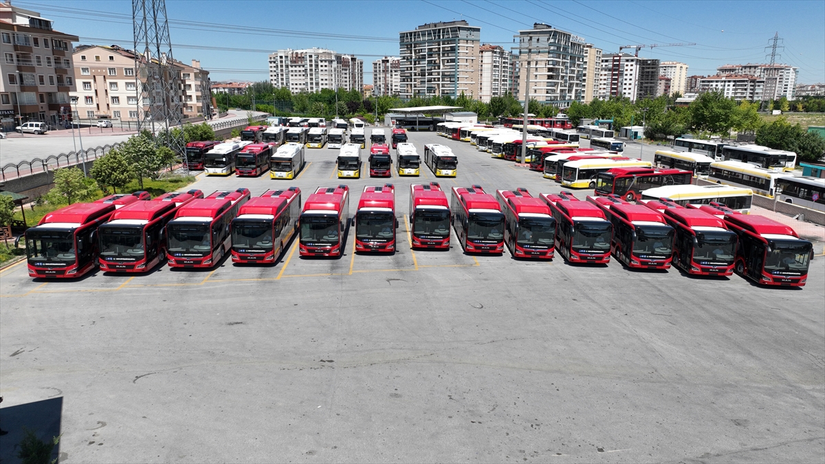 Konya Büyükşehir Belediyesi 50 yeni otobüsten 13'ünü teslim aldı
