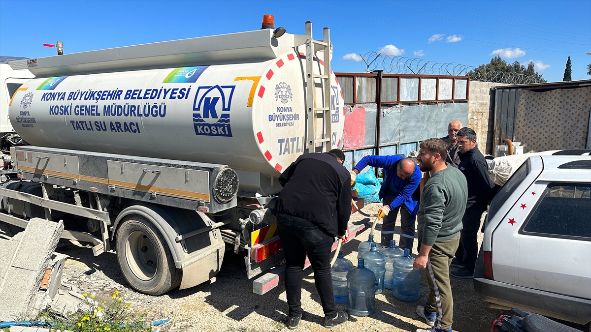 Konya Büyükşehir Belediyesi, Hatay'da tatlı su hizmetini sürdürüyor