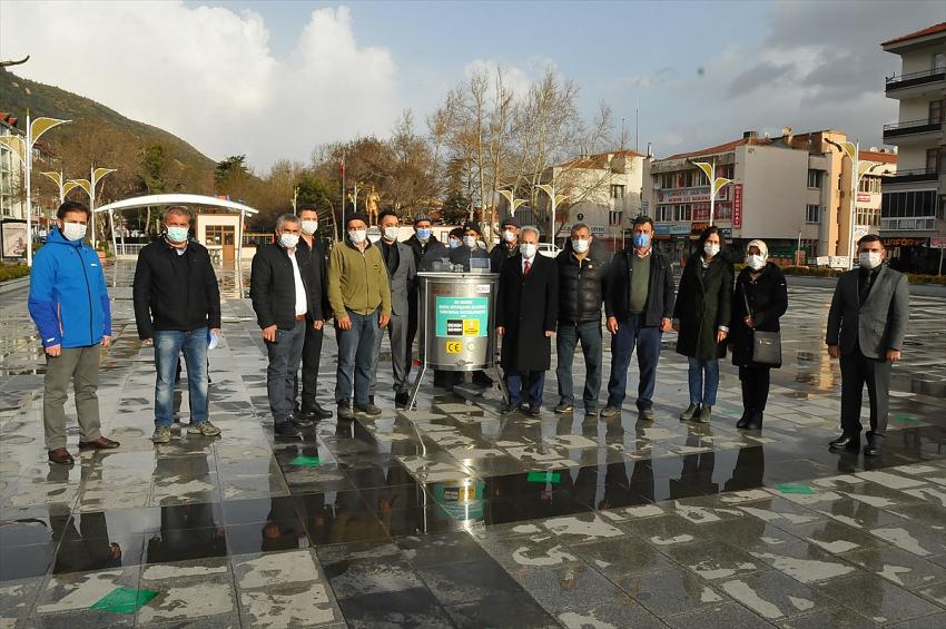  Konya Büyükşehir Belediyesi'nden bazı arıcılara bal süzme makinesi desteği