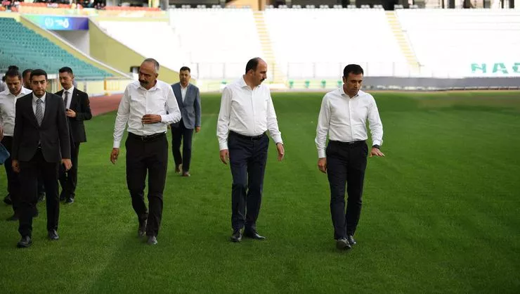 Konya Büyükşehir Stadyumu'nda hibrit çim çalışması başladı
