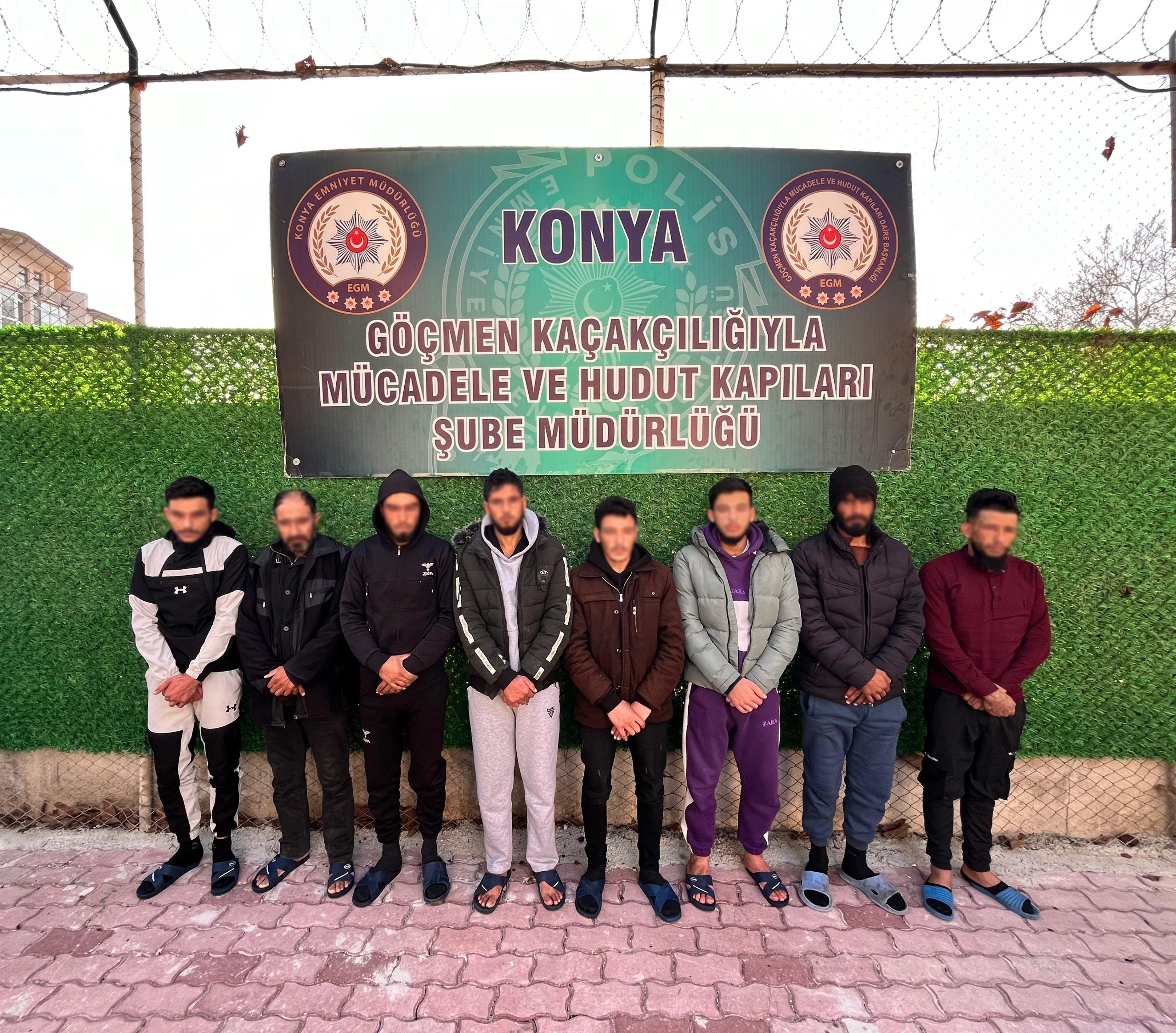 KONYA’DA 13 DÜZENSİZ GÖÇMEN YAKALANDI