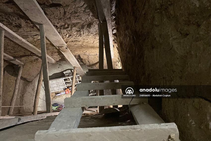 Konya'da 3 katlı binanın bodrumundaki kuyuda göçük oluştu