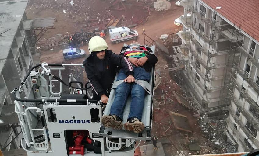 Konya'da  35 metre yüksekteki vinçte mahsur kalan kişi kurtarıldı