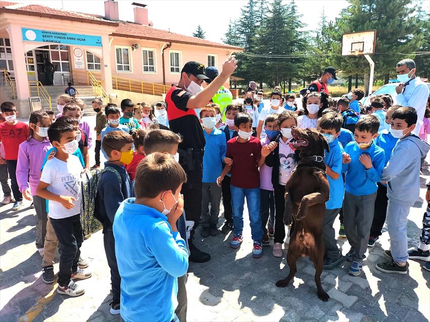 Konya'da 560 jandarma personeli aynı anda 630 okulda güvenlik çalışması yaptı