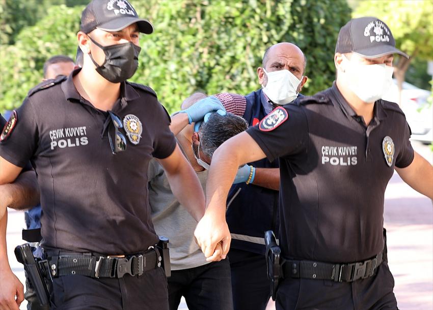 Konya'da 7 kişinin silahla öldürülmesiyle ilgili gözaltına alının katil zanlısı Mehmet Altun, tutuklandı.