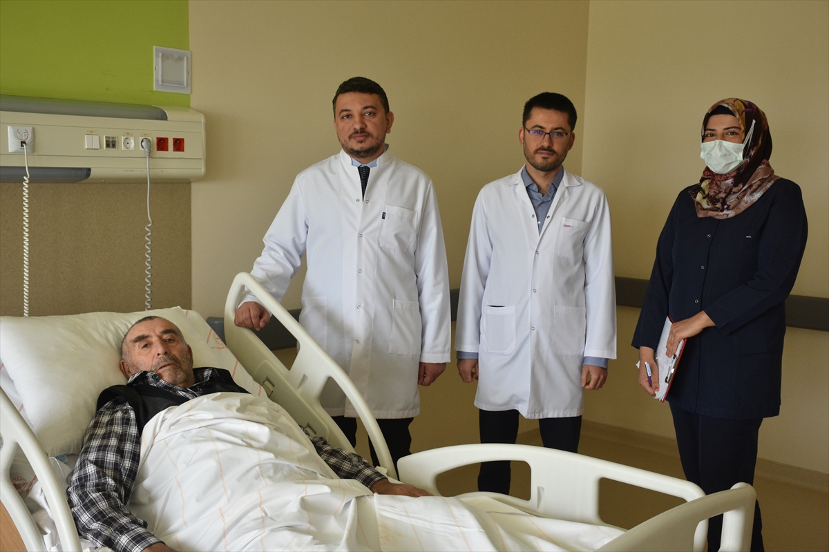 Konya'da 83 yaşındaki hastanın mesanesinden 250'den fazla taş çıktı